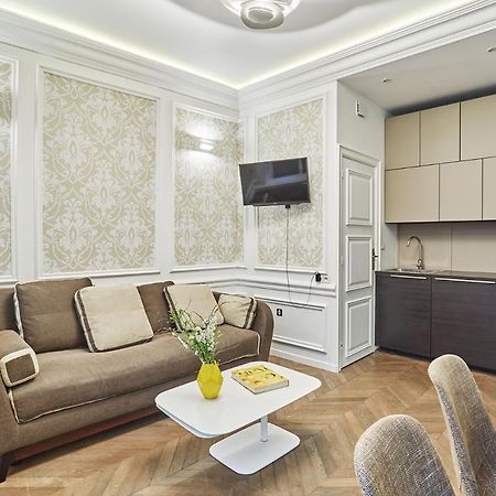 Apartment Louvre Museum By Studio Prestige Paris Bagian luar foto