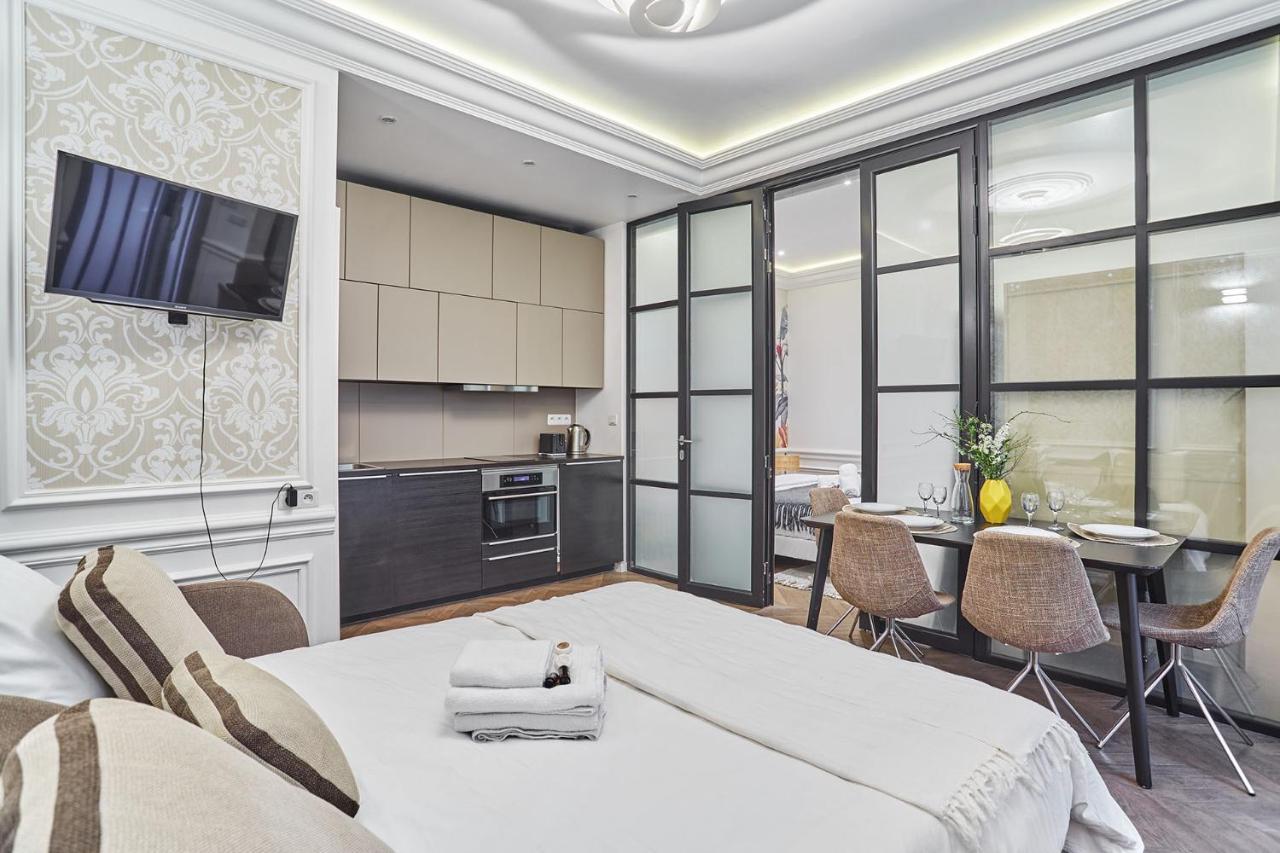 Apartment Louvre Museum By Studio Prestige Paris Bagian luar foto