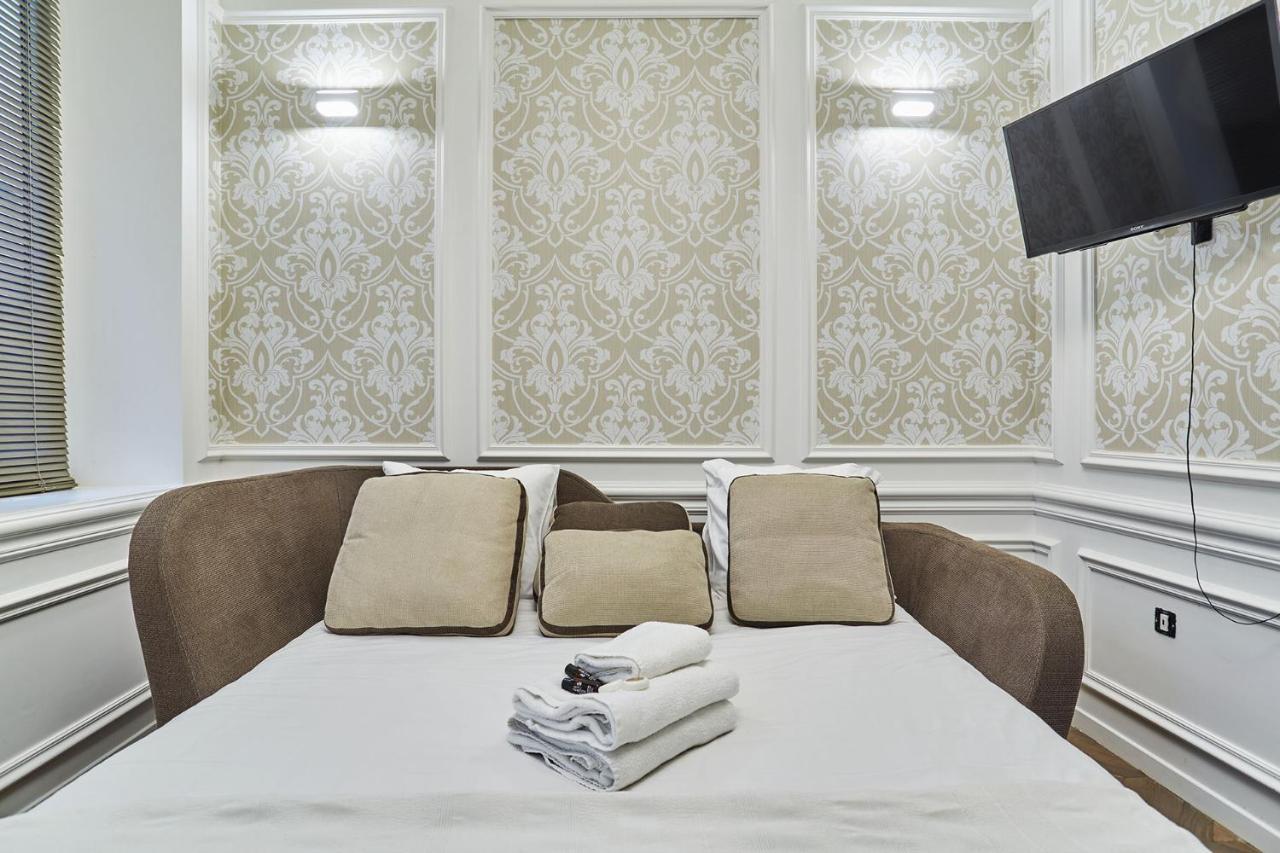Apartment Louvre Museum By Studio Prestige Paris Bagian luar foto