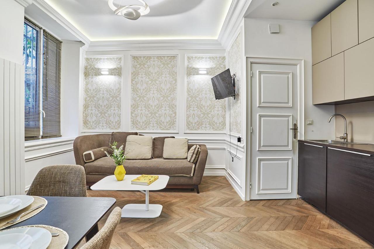 Apartment Louvre Museum By Studio Prestige Paris Bagian luar foto