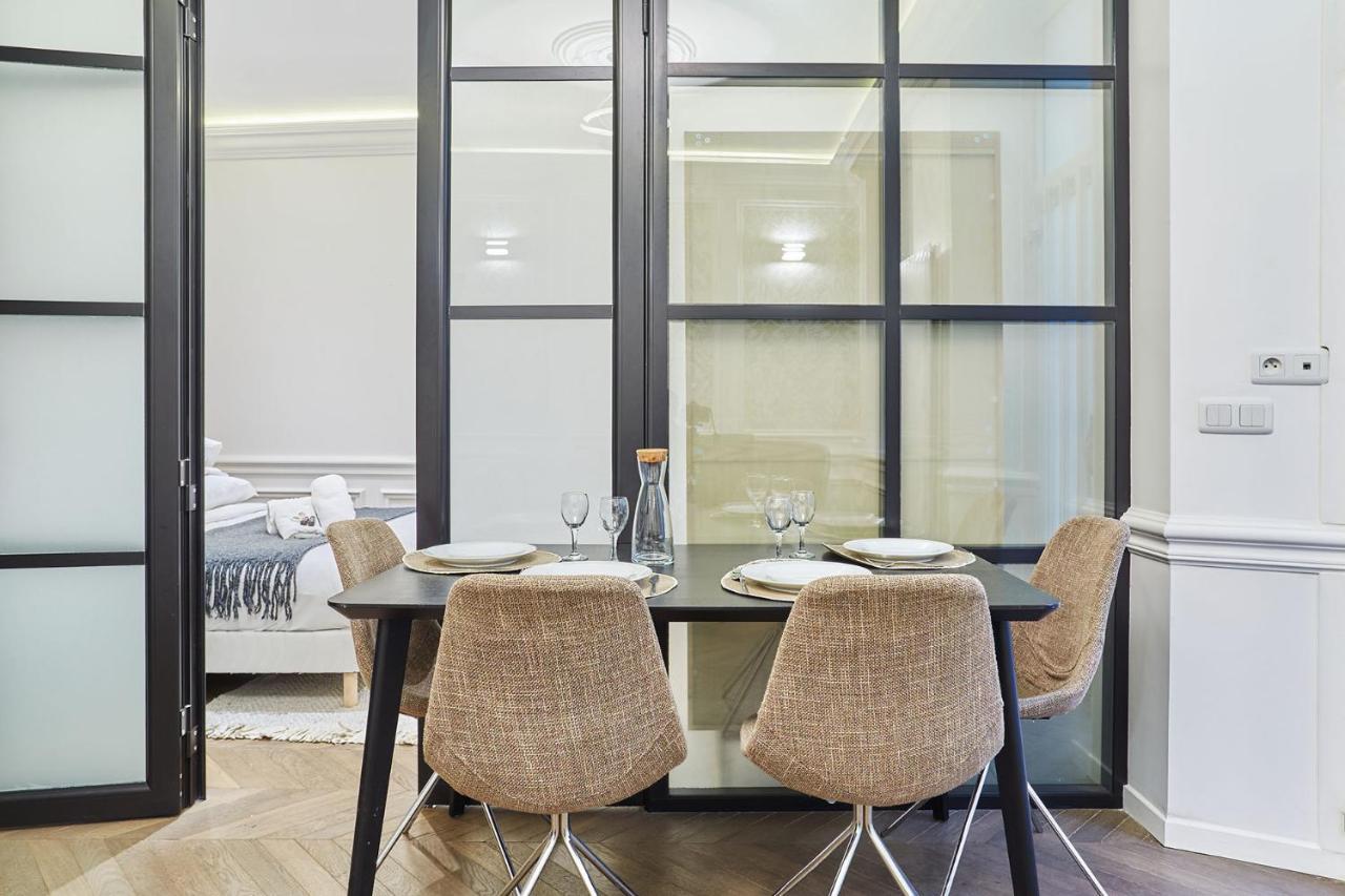 Apartment Louvre Museum By Studio Prestige Paris Bagian luar foto